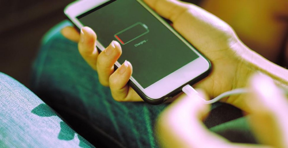 4 trucuri pentru ca bateria telefonului să dureze mai mult